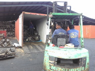 中古パーツの輸出イメージ　買取りした廃車は中古パーツとしてマレーシアに輸出されます。05