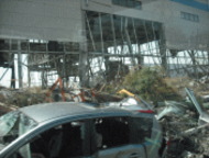 東日本大震災の被災車両の移動ボランティア活動をしました。06